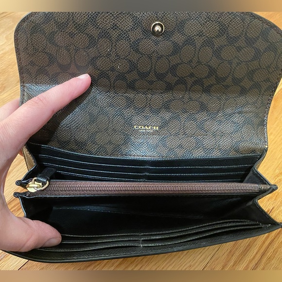 Coach Flap Wallet with snap closure - Picture 4 of 4